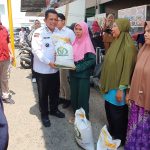 Serahkan bantuan beras