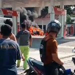 Mobil terbakar di SPBU