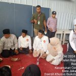 Suswono Blusukan Calon Wakil Gubernur DKI Jakarta bersama H.Dina pada saat Blusukan ke warga Kelurahan Rawa. Kecamatan Cengkareng.