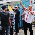 Relawan Geruduk Kantor PLN UP3