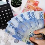 Tumpukan uang pecahan rupiah