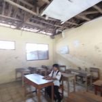 Seorang siswa duduk