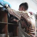 Periksa lemari warga binaan
