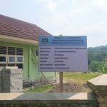 Papan proyek pembangunan pagar