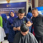 Latih Warga Binaan Pangkas Rambut