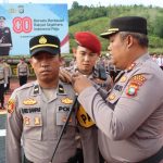 Pasang ban lengan Perwira Samapta