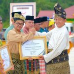 Terima Penghargaan