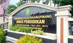 Seragam Sekolah Gratis_11zon